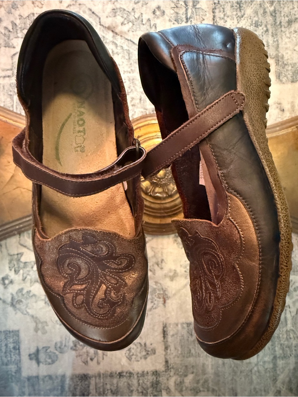 Naot Motu Brown Leather MaryJane Earthcore w/Embroidered Toe Hook & Loop Strap 8